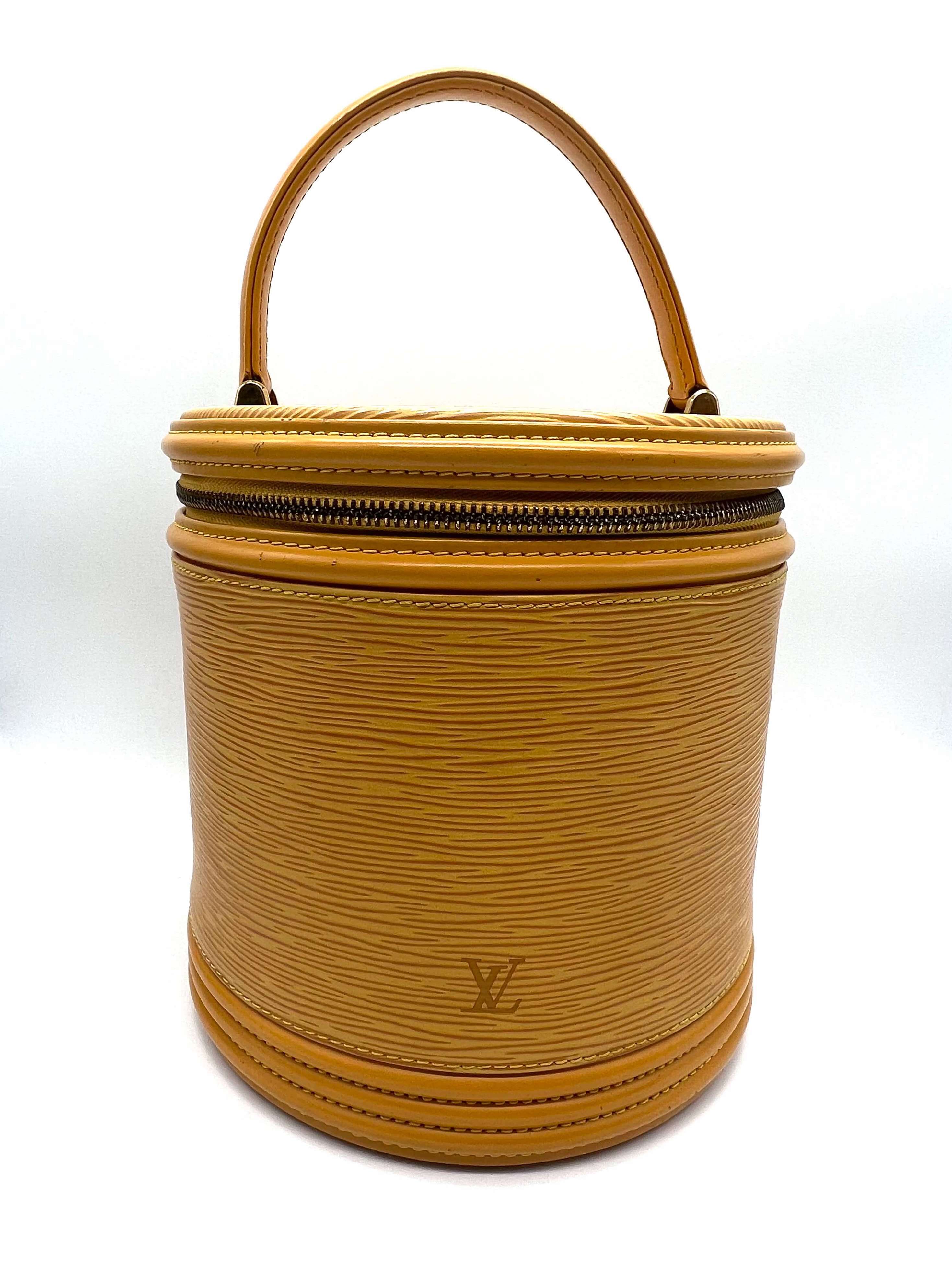 Louis Vuitton, Bags, Auth Louis Vuitton Cannes M4832 Noir Epi Sp008  Vanity Bag