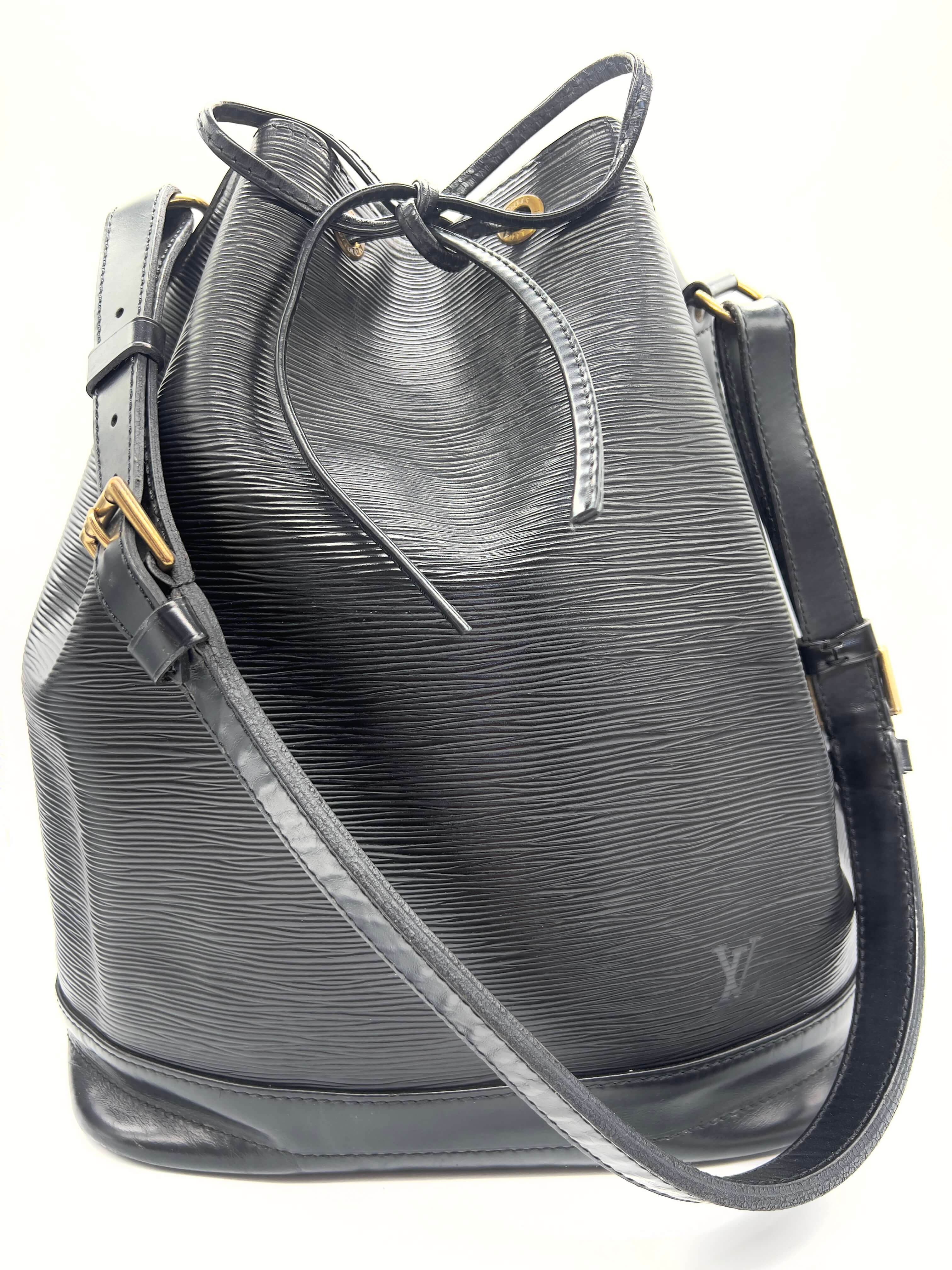 Louis Vuitton EPI Néonoé Bb Handbag