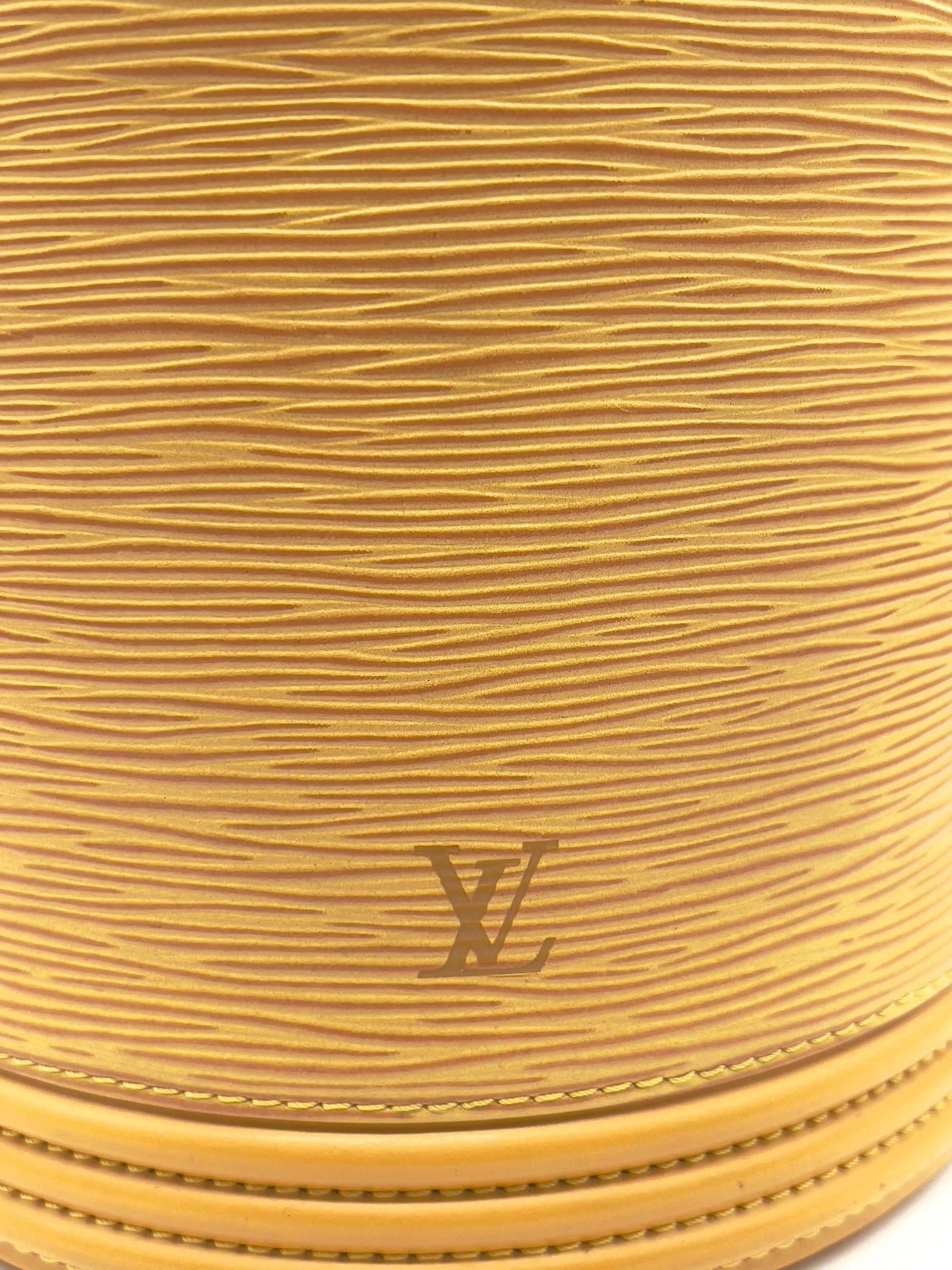 Louis Vuitton vanity Cannes en cuero Epi negro