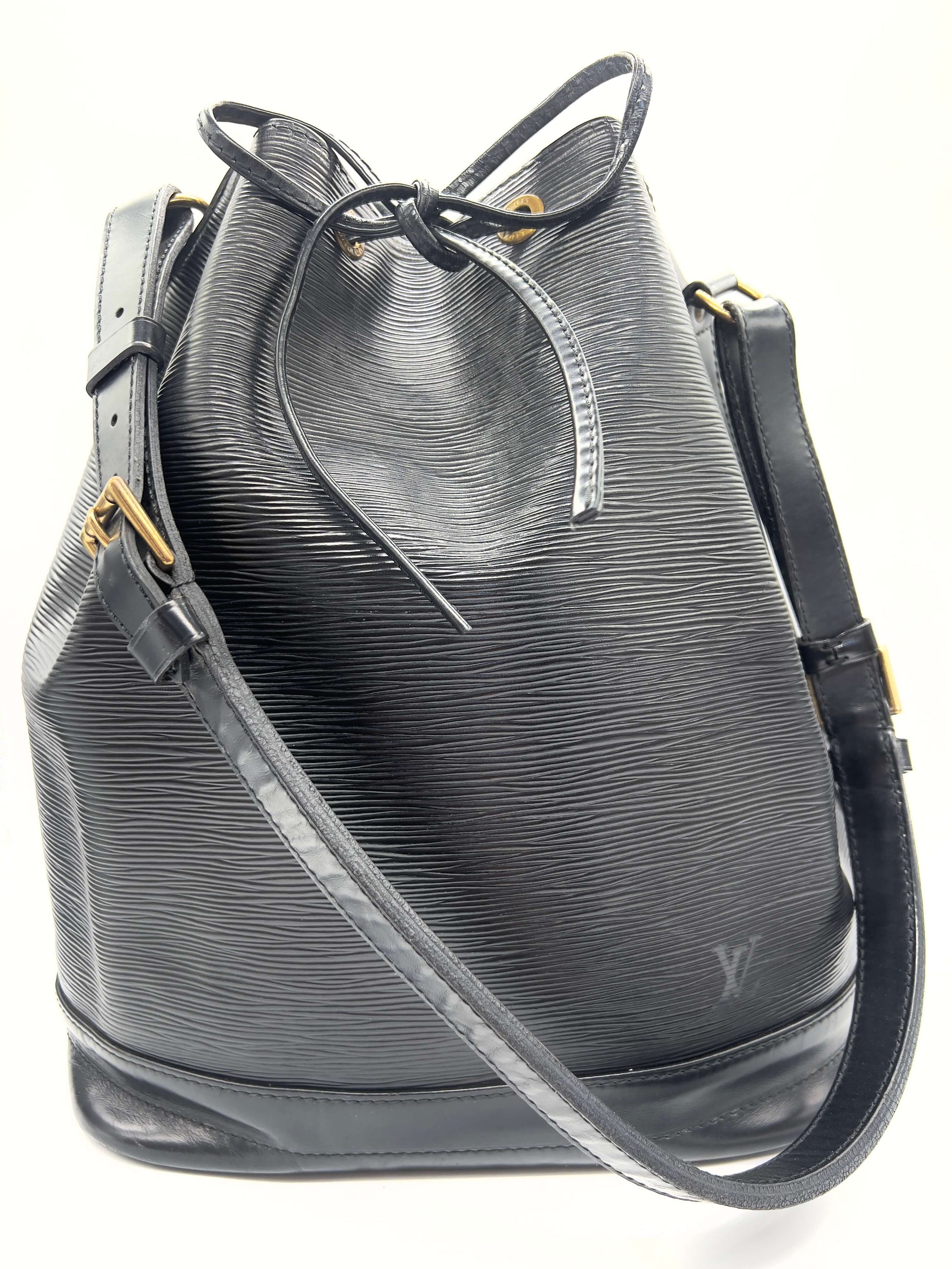 Néonoé bb leather handbag Louis Vuitton Blue in Leather - 31037343