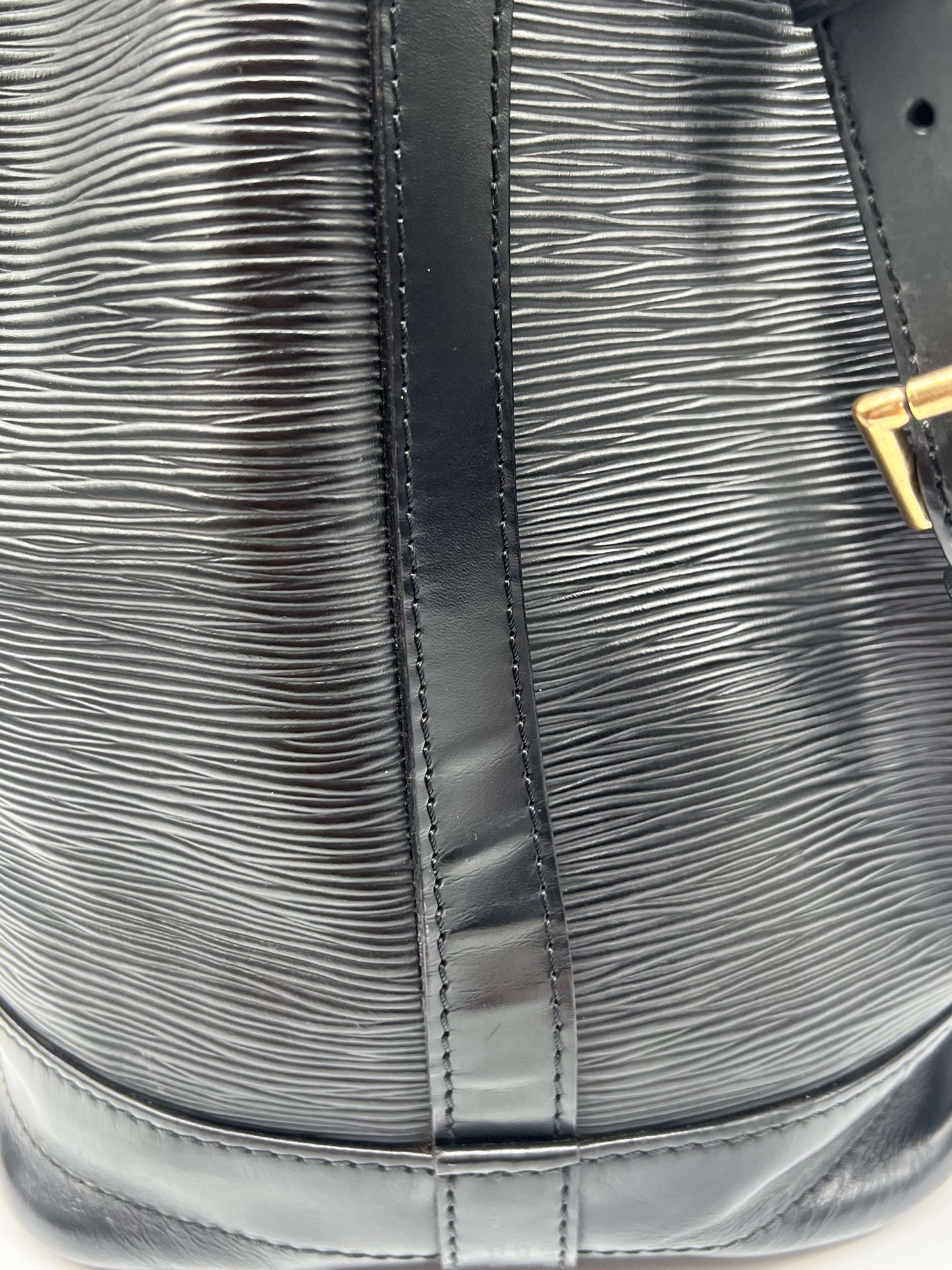 Louis Vuitton epi leather bag Black ref.234545 - Joli Closet